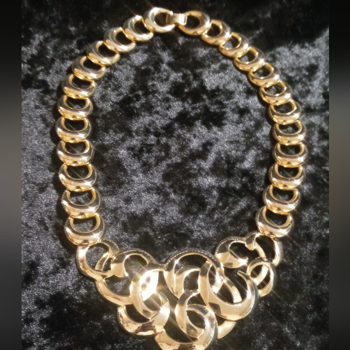 Collar Necklace Gold ToneCircle Links Flip Clasp 16 Inches